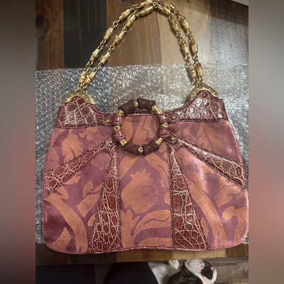 Limited edition Rare Gucci Crystal dragon bag
Tom Ford Gucci collection. - Picture 6 of 17